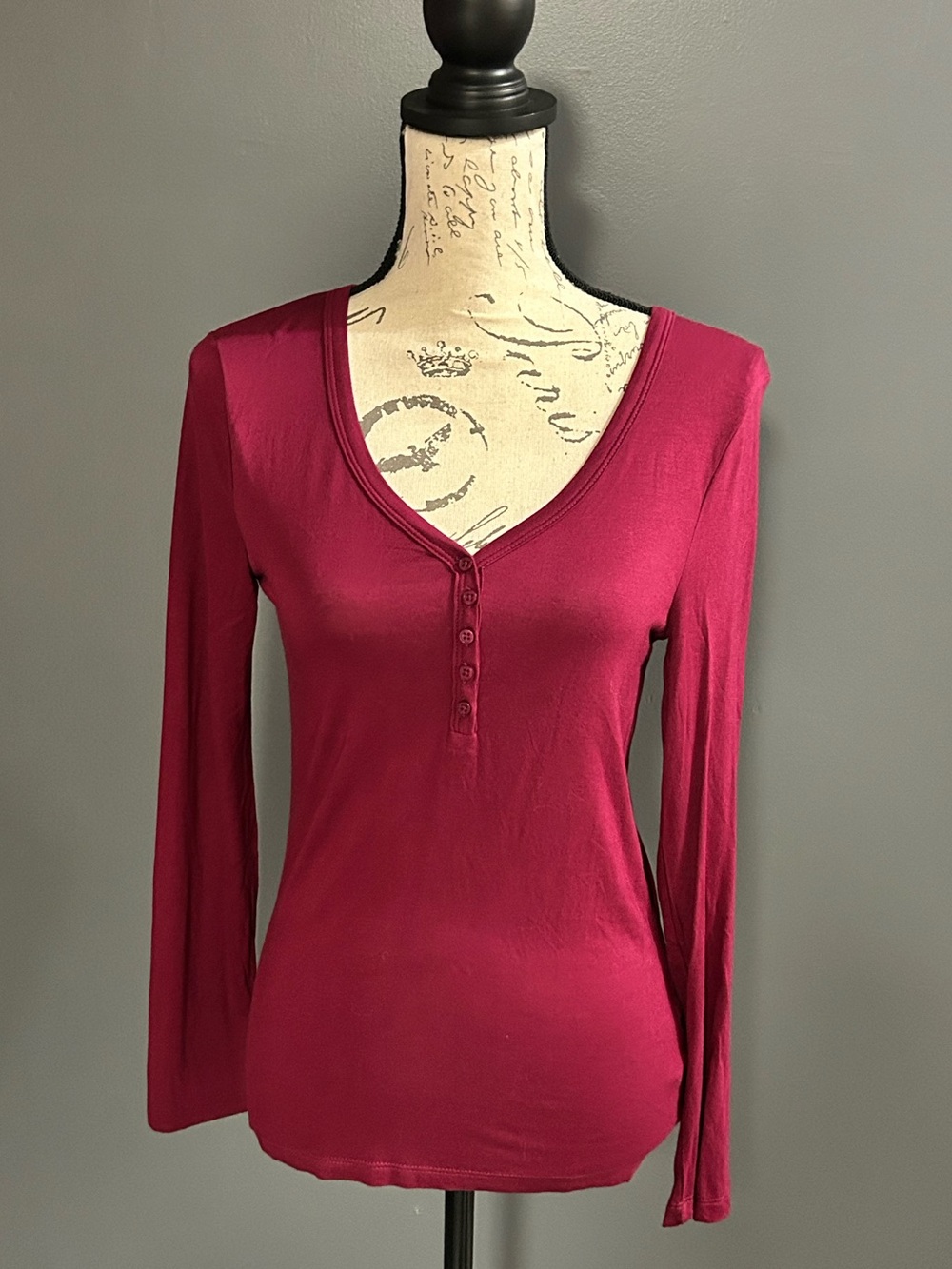 GAP Burgundy Long Sleeve Henley Top – Medium
